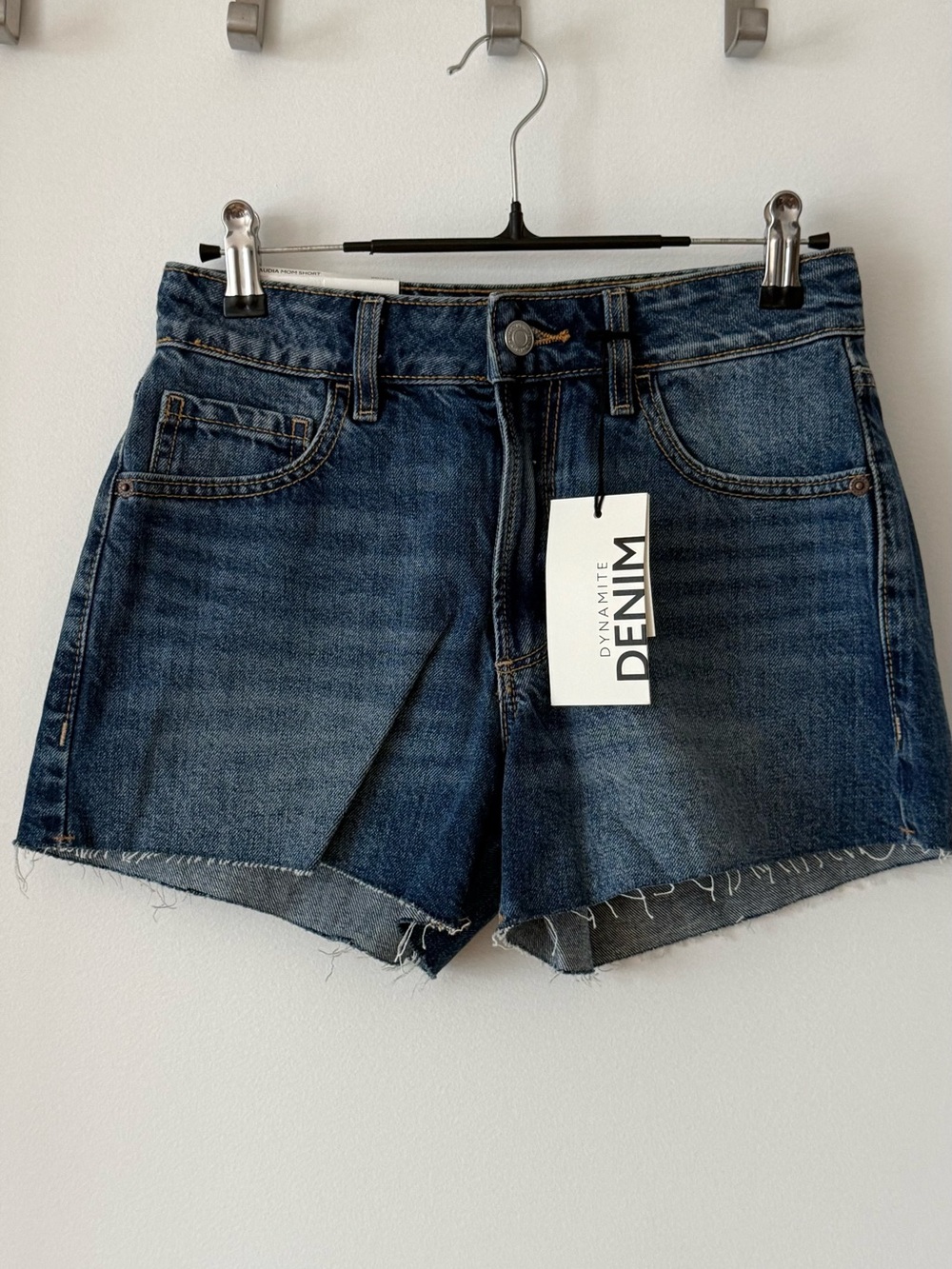 Dynamite Claudia High-Waisted Mom Denim Shorts – Outlander Blue – 00/24